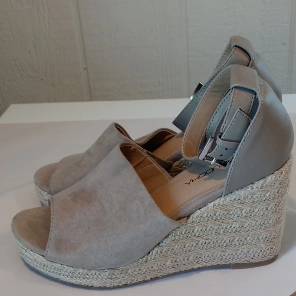 Big Buddha wedges size 10 faux suede NWOT
